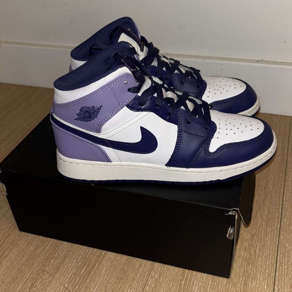 Excellent (USED) Condition Air Jordan 1 Mid Sky J Purple - Picture 3 of 11